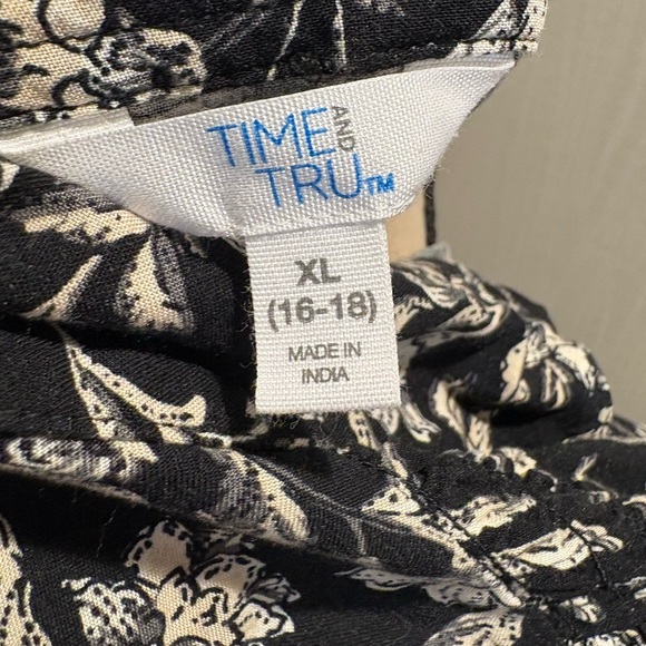 Time and Tru Black Floral Dress - Picture 4 of 7